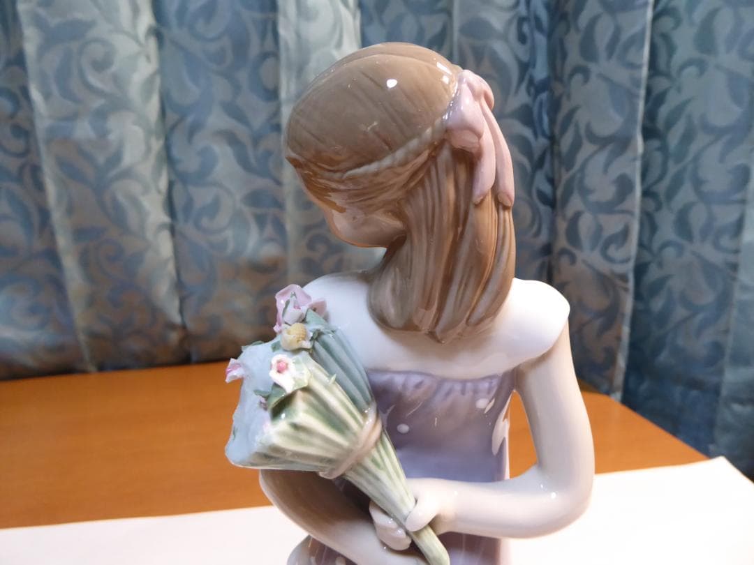 リヤドロ　花束の贈り物　8632　24×11×9cm　2011年　300A