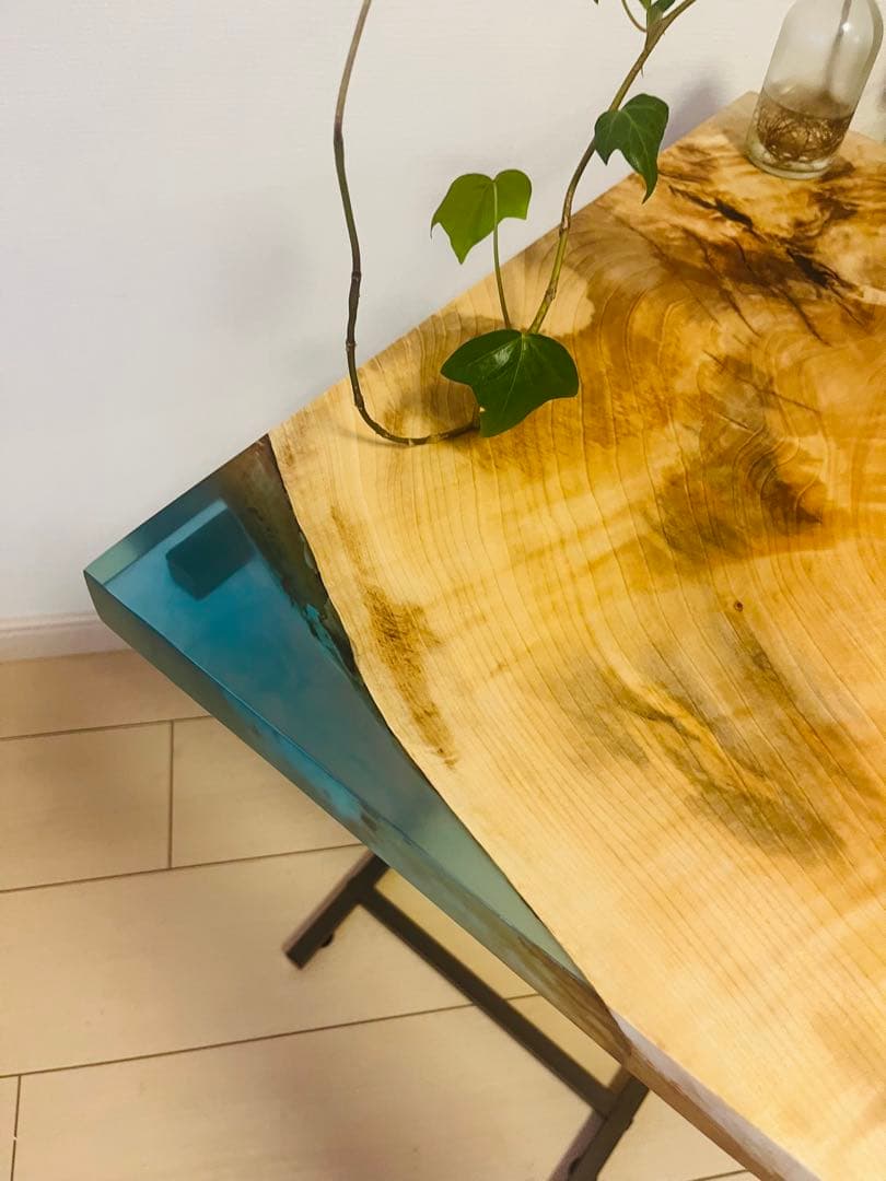 レジンテーブル　ソファテーブル　サイドテーブル　コーヒーテーブル　栃の木