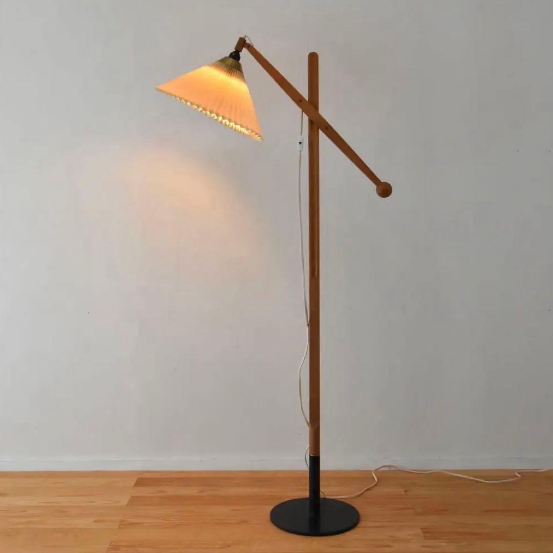 LE KLINT “model 325” フロアランプ