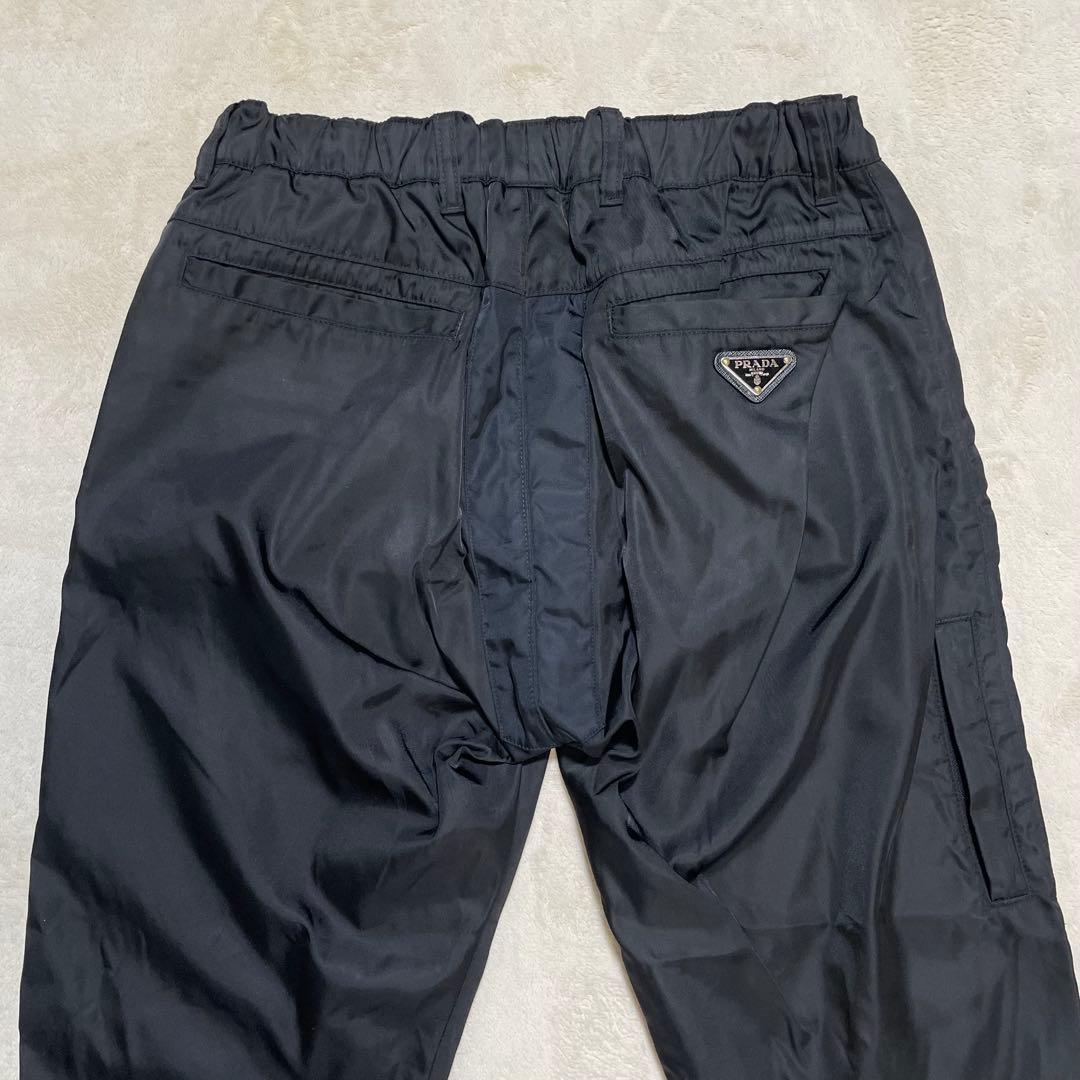 PRADA Re-Nylon 三角ロゴプレート　ボトムス　黒　46