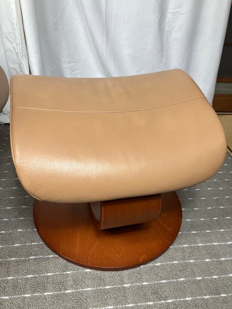 Hjellegjerde イエリアーダ社　本革リクライニングチェア