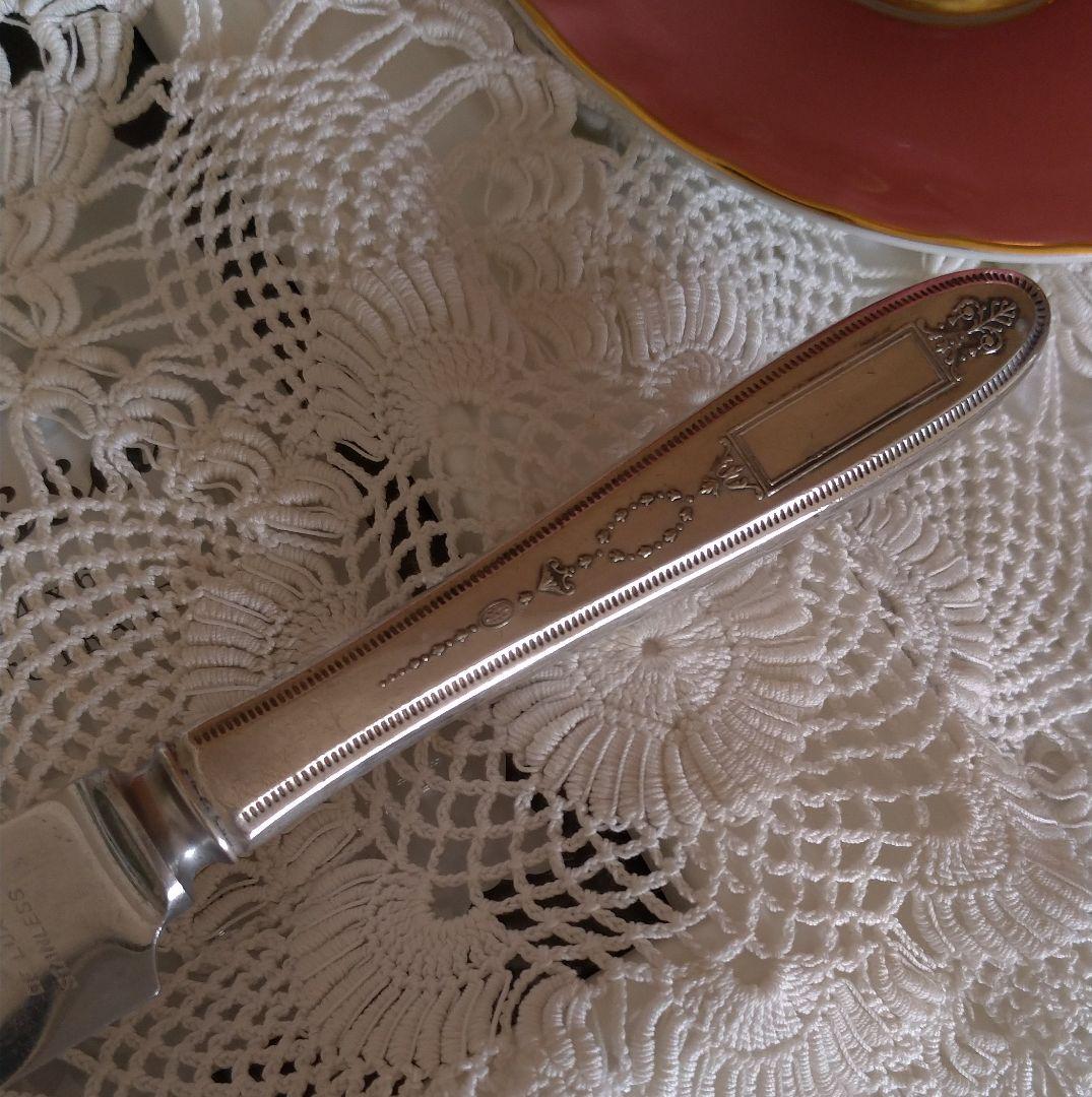 英国ヴィンテージ♡クラシカルで緻密なレリーフ模様の銀色ナイフ♪