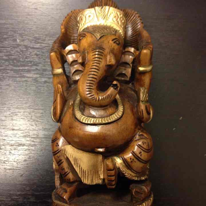 ガネーシャの木製彫刻置物 23cm×9cm 迫力満点