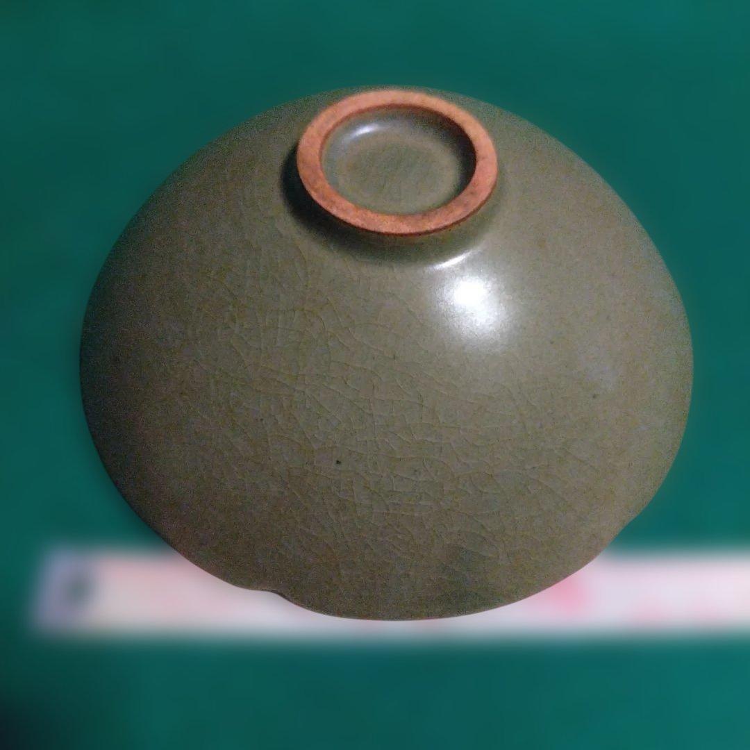 花と鳥の彫刻 グレーの陶器皿　青磁　中国　陽刻