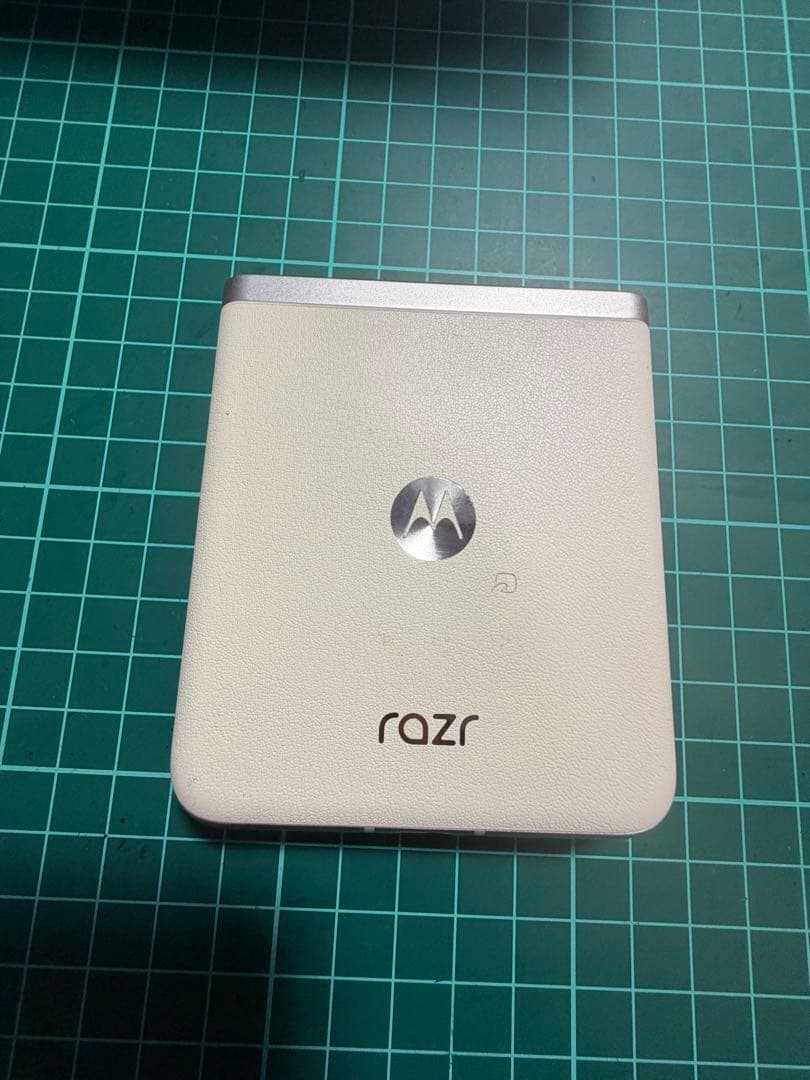 G*G様 Motorola　Razer40　使用感あり　256GB バニラクリー