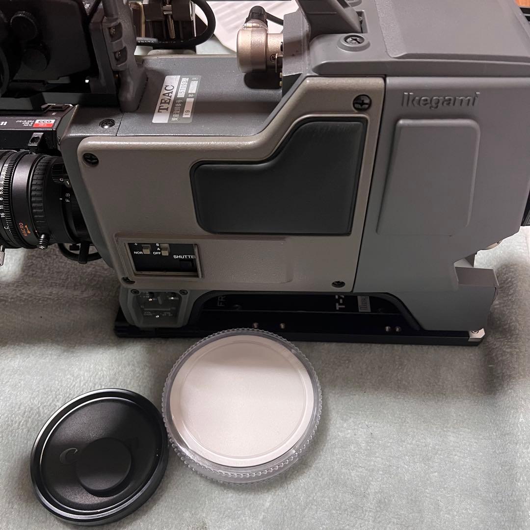 ビデオカメラIkegami HC-300、 82CL-UP1300Hケース鍵付き