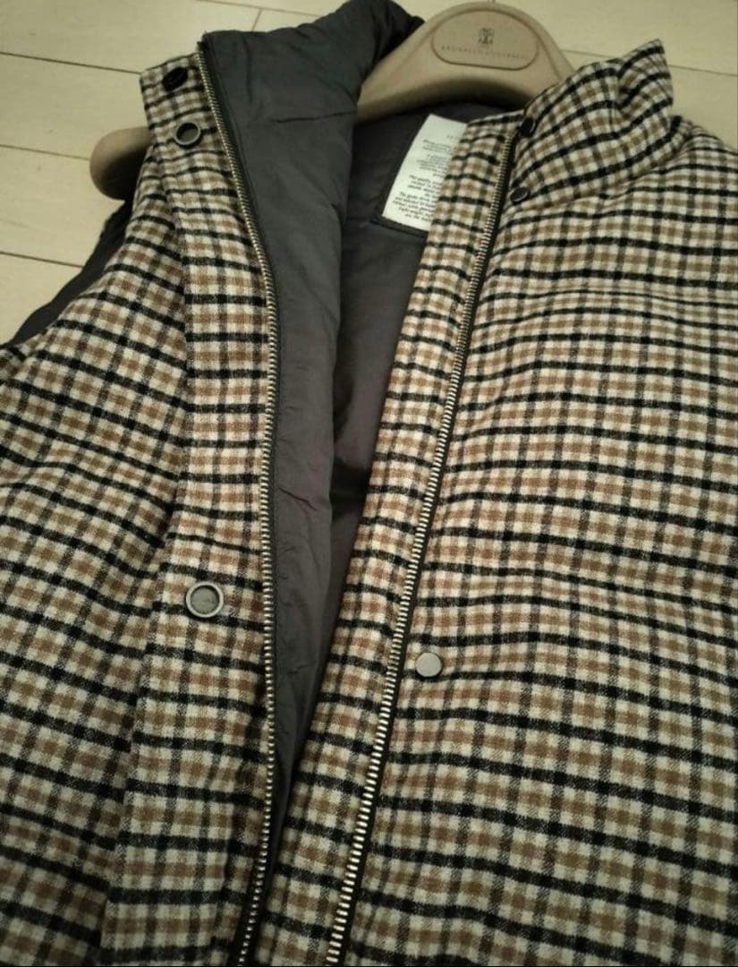 ブルネロクチネリ　レディース チェック柄ダウンベスト