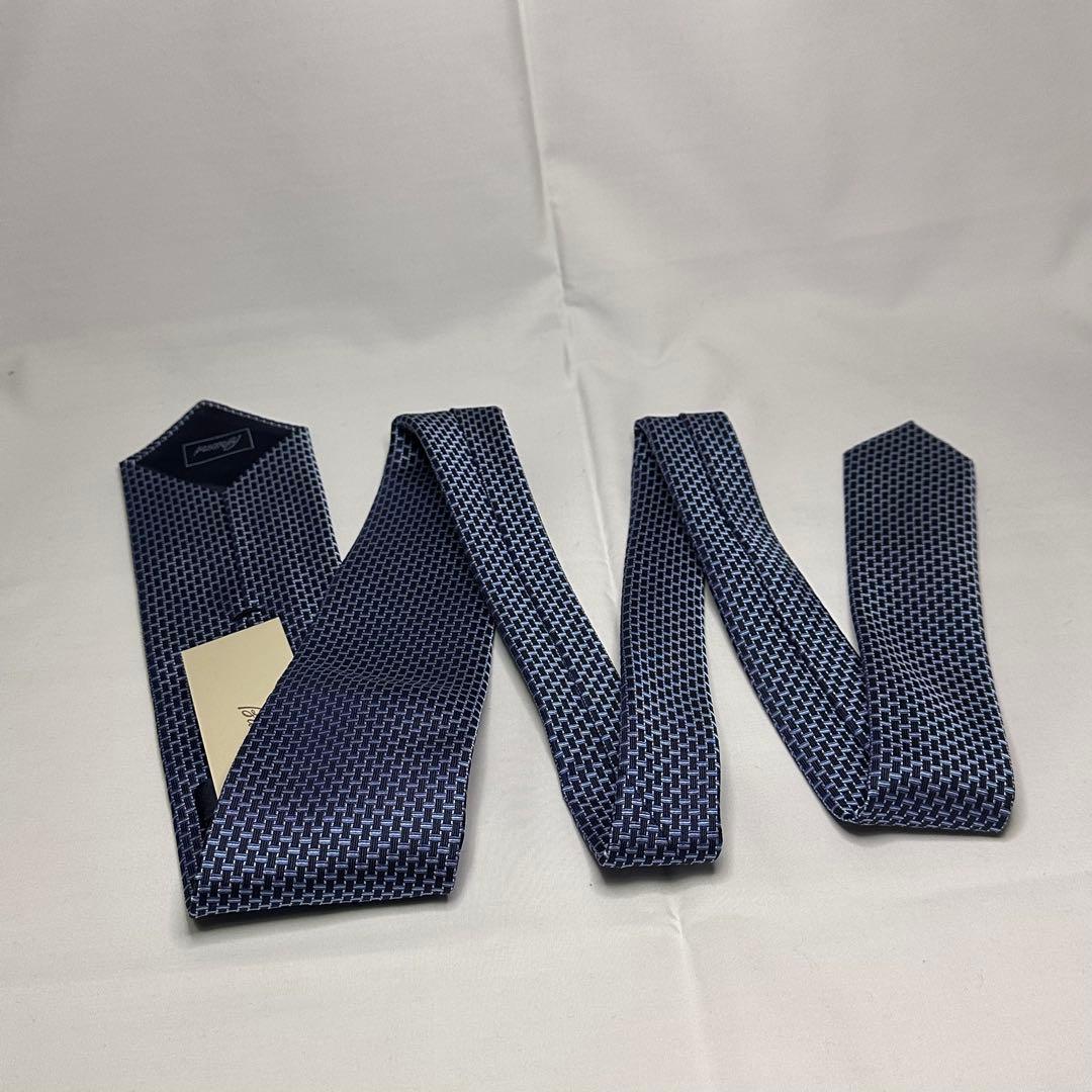 新品タグ付☆ブリオーニ☆ネクタイ☆ネイビー☆ブルー☆パターン☆ソリッド☆683