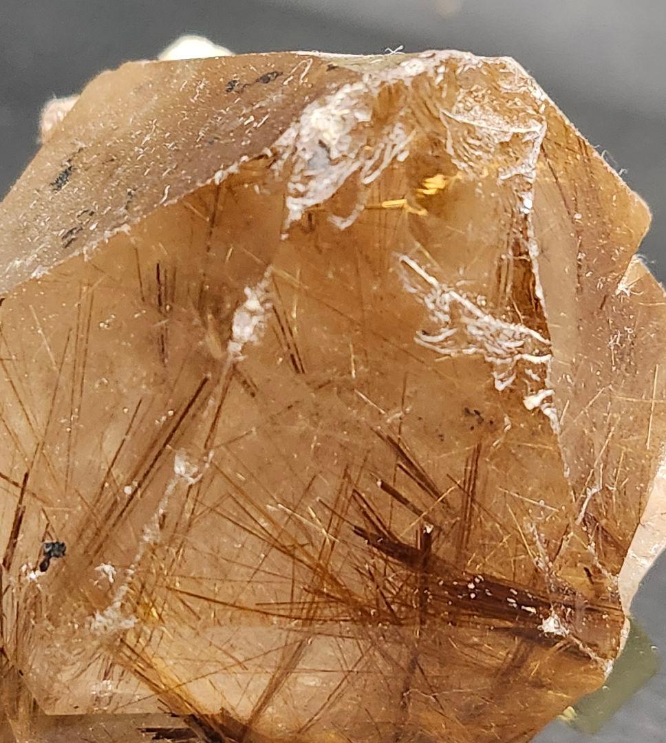 天然石 ルチルクォーツ 原石 台座付