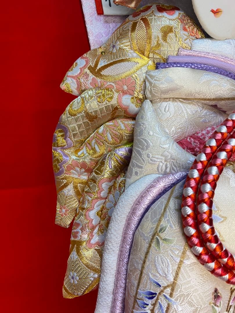 羽子板　立体振袖刺繡六角ガラスケース１8号・間口約４３×奥行約３３×高さ約７２㎝