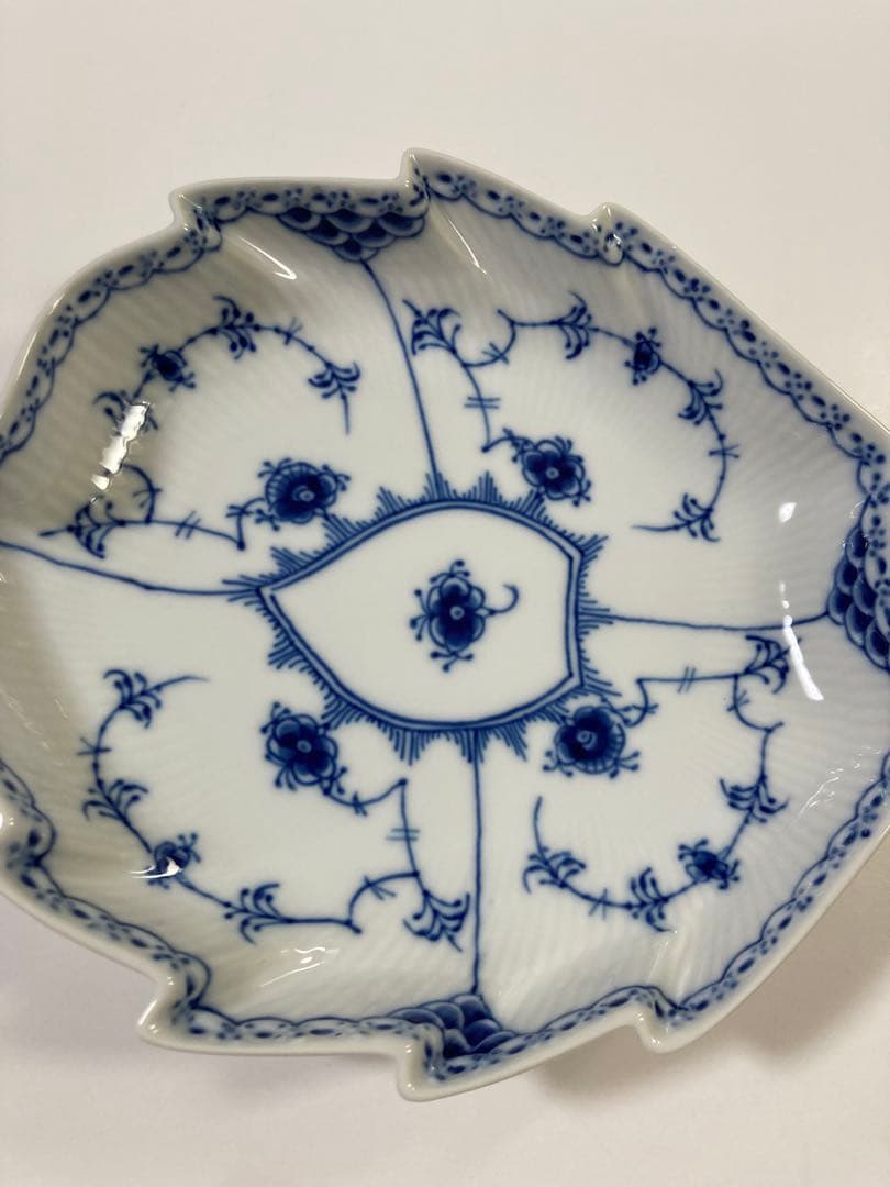 ロイヤルコペンハーゲン ブルーフルーテッド ハーフレース リーフディッシュ