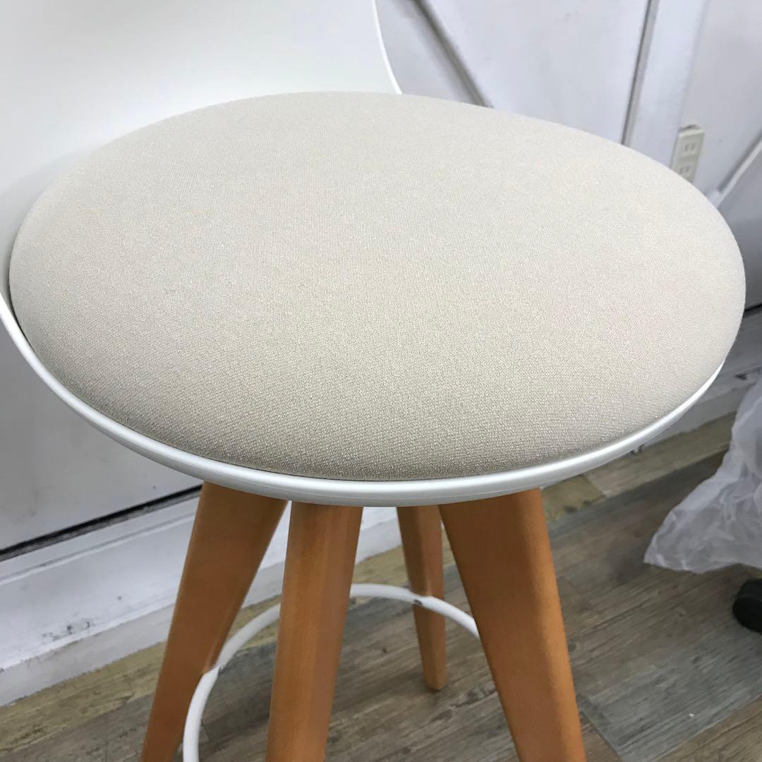 【展示品】オカムラ　ピルエット　木脚　ハイチェア　背付　ベージュ　ホワイトシェル