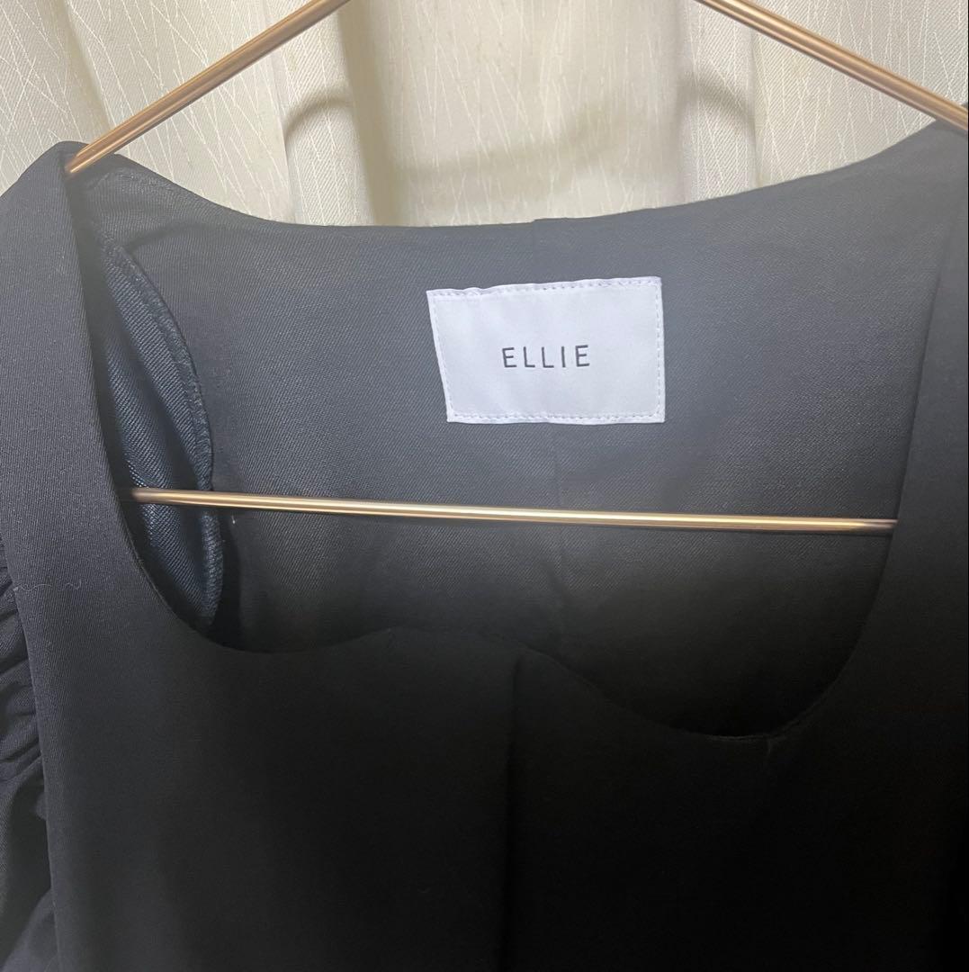 美品【ELLIE エリー】完売 ボリュームスリーブロンパース BLACK (M)