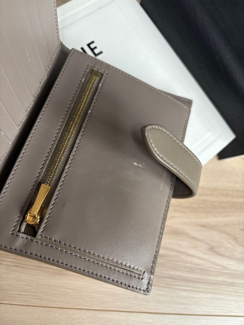 CELINE グレー 二つ折り財布 保存袋付き
