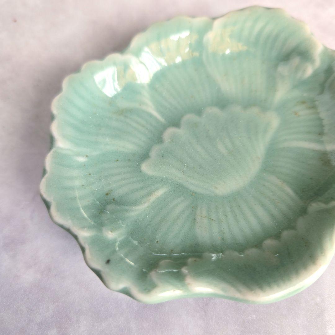 三田青磁　小皿　豆皿　手塩皿　牡丹　骨董　金継ぎ　陽刻　青磁　アンティーク