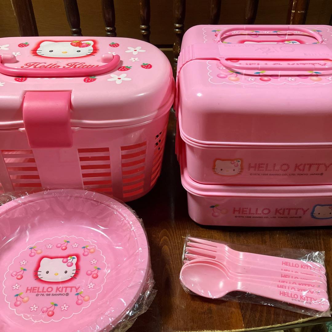 ハローキティ ピクニック　さくらんぼ