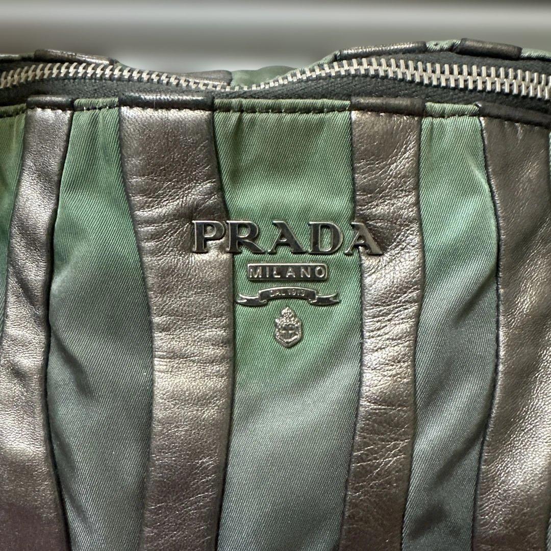 プラダナイロントートバッグハンドバッグ緑色カーキダグ