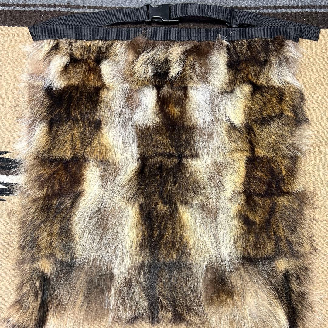 【裏地付】　ワイド　ラクーン　アライグマ　尻あて　　狸毛皮敷物　登山　山菜　釣り