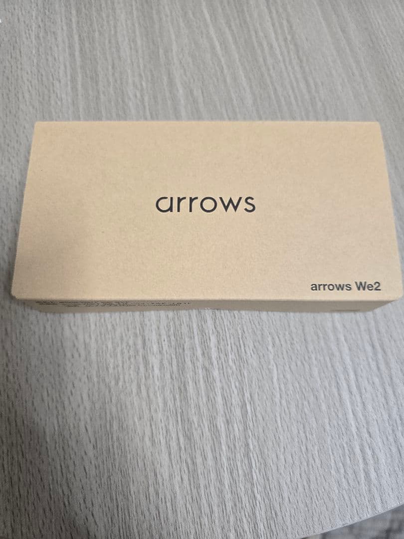 新品未使用　arrows　We2　F-52E　ネイビー
