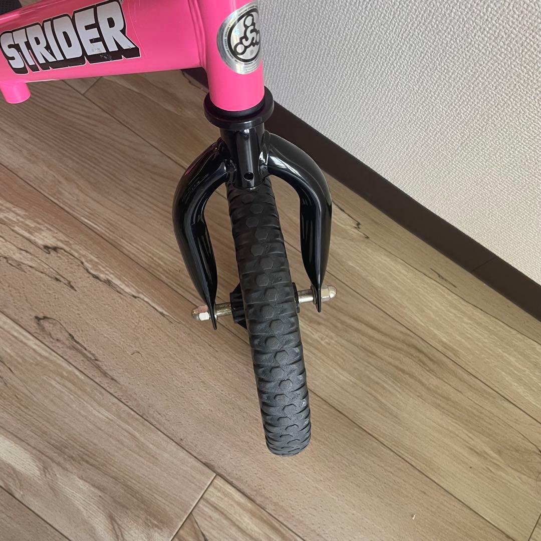 良品 ストライダー 12インチ キックバイク ピンク 桃色 運動 自転車