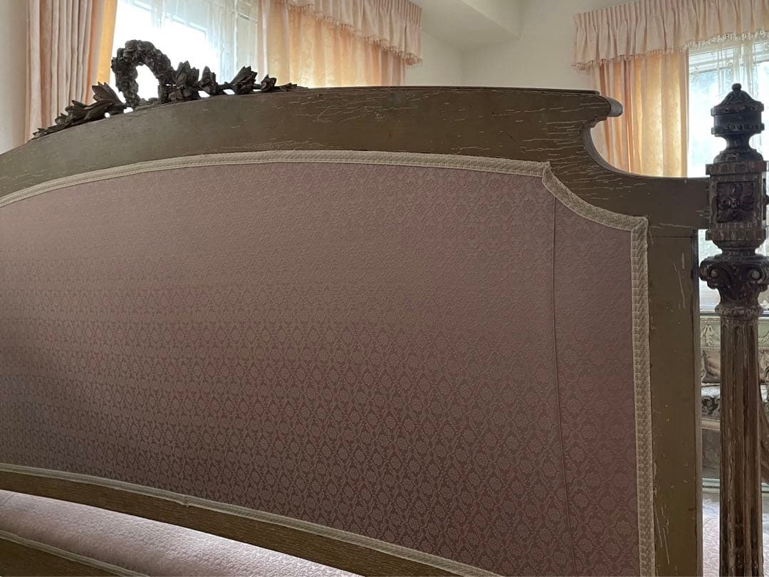 フランスアンティーク　ローズリースが可愛い3人掛けソファー