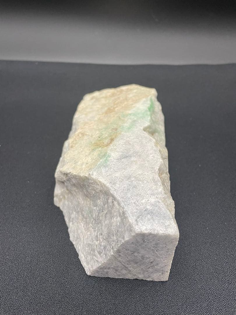 【糸魚川翡翠】 カット 約149×62×34㎜ 約665g 希少石 セール開催中