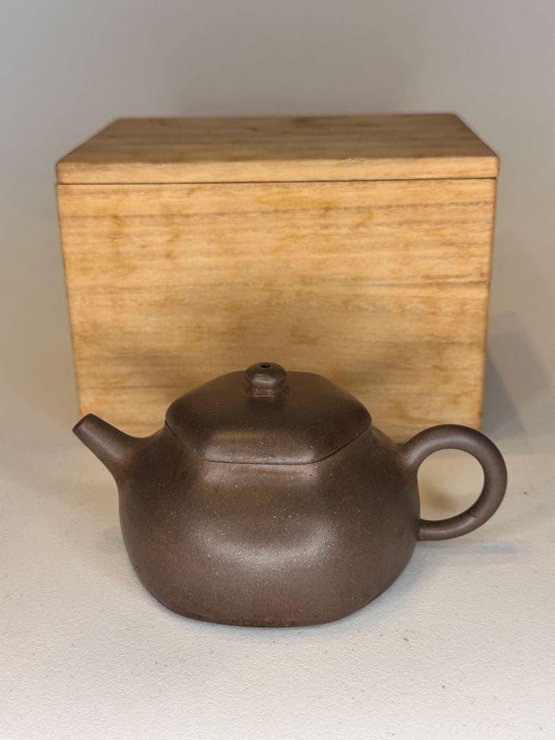 中国 宜興 紫砂 茶壺 紫泥 六角壺 底部刻款あり 共箱傷有り 骨董品 煎茶道具