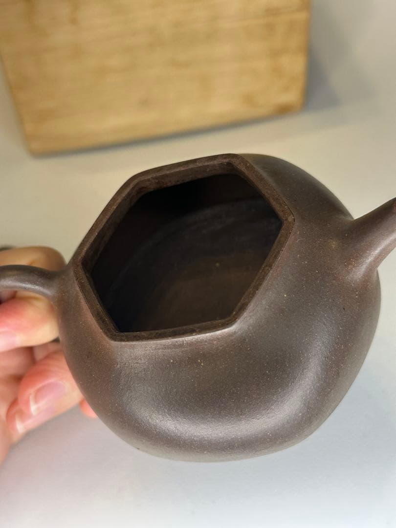 中国 宜興 紫砂 茶壺 紫泥 六角壺 底部刻款あり 共箱傷有り 骨董品 煎茶道具