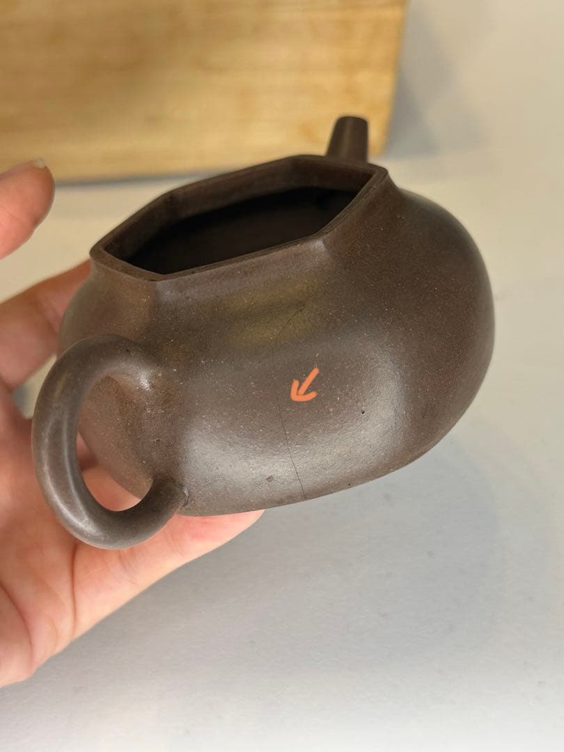 中国 宜興 紫砂 茶壺 紫泥 六角壺 底部刻款あり 共箱傷有り 骨董品 煎茶道具