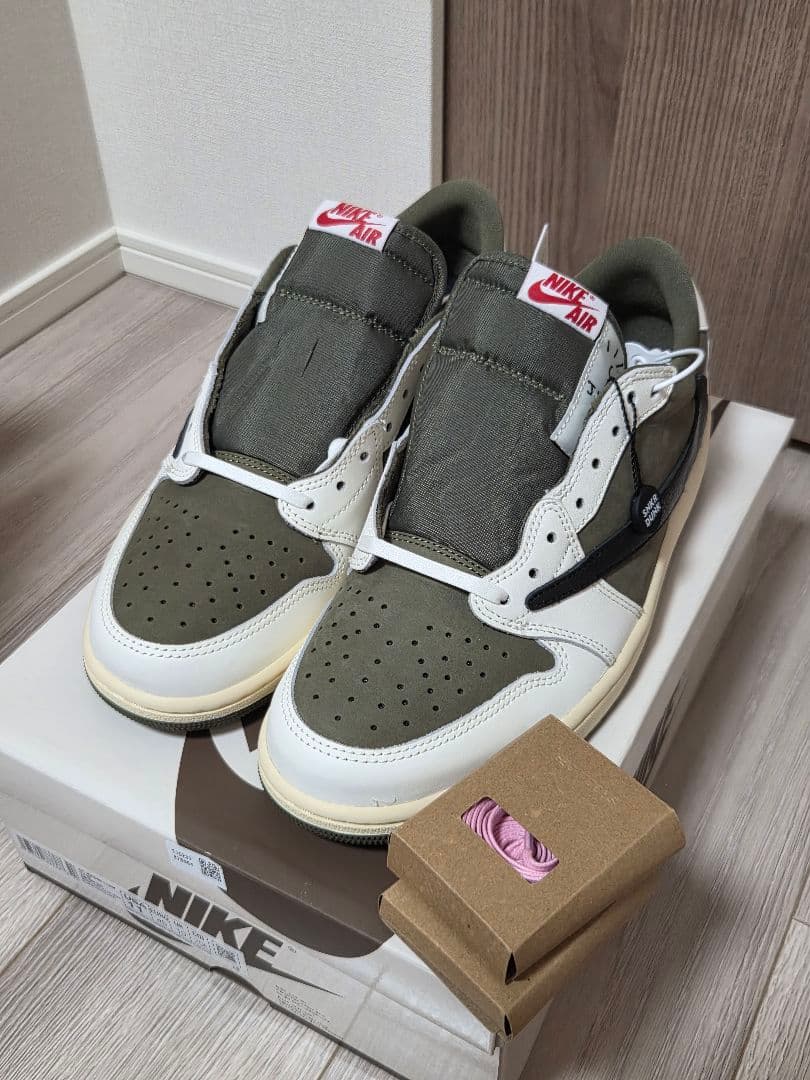 Travis Scott Air Jordan 1 Low リバースオリーブ