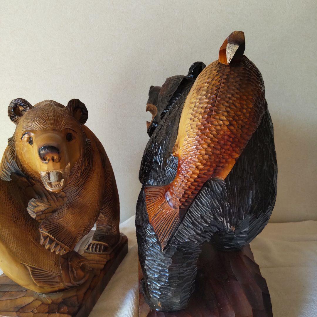 熊　木彫り2頭　鮭背負いと鮭掴み　変わり種