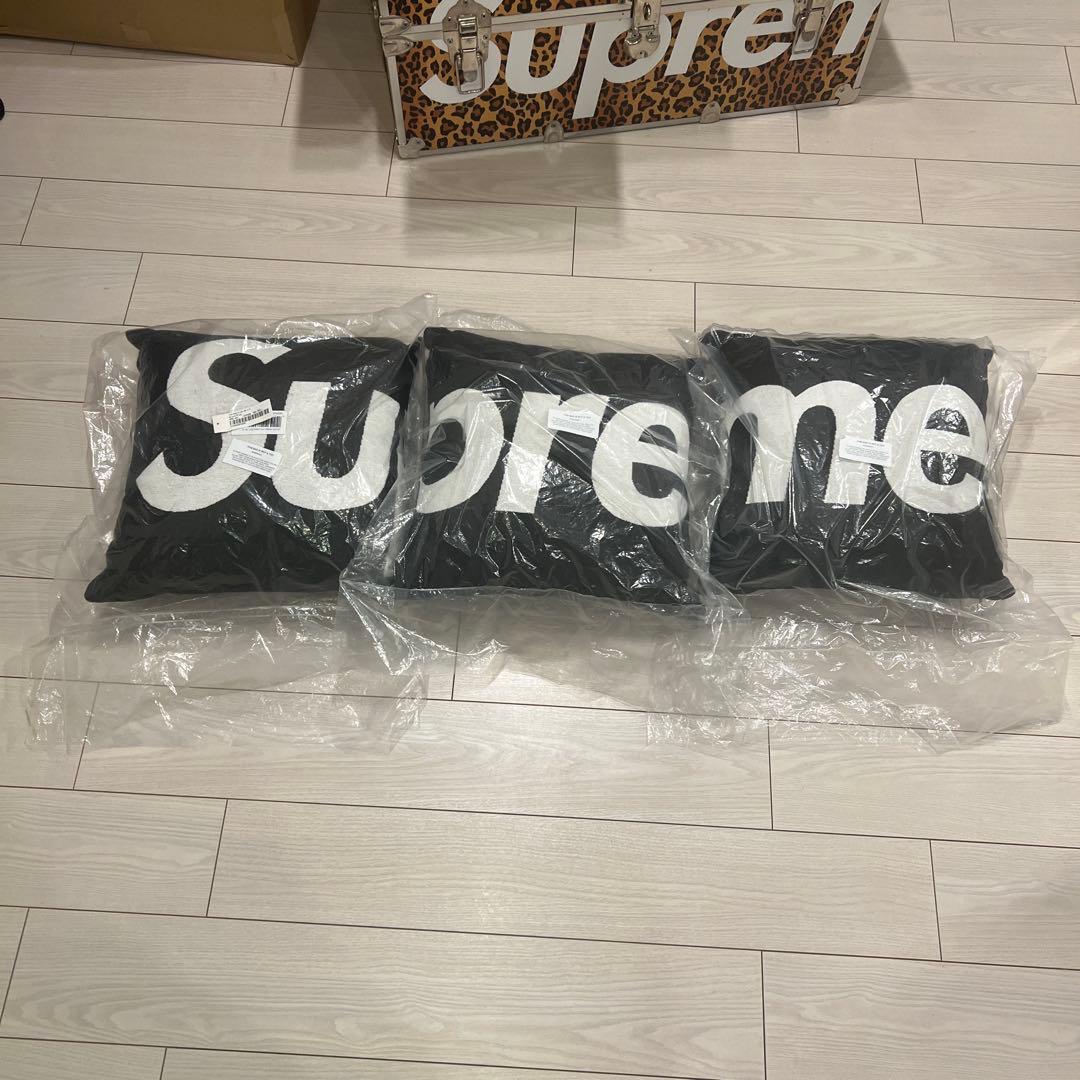 クッション・座布団 Supreme/Jules Pansu Pillows Set of 3