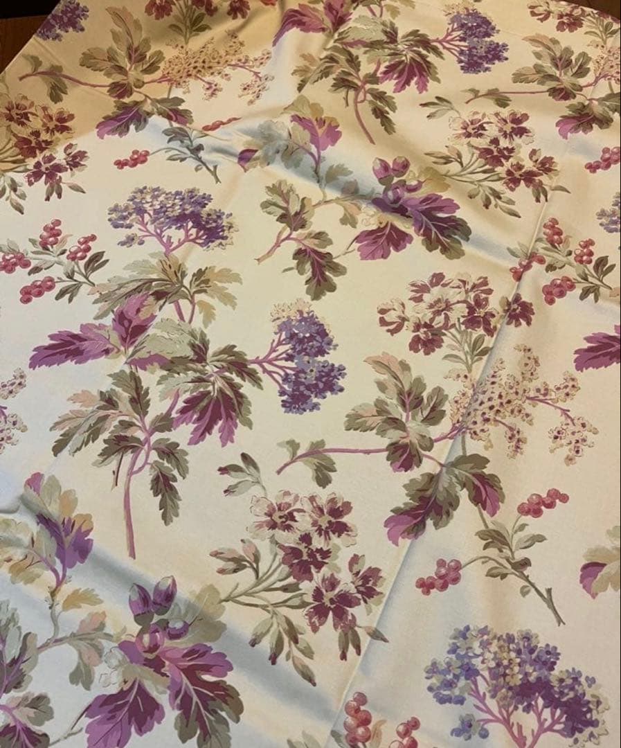 【新品】ローラアシュレイ 英国伝統の雰囲気 花柄カーテン 2枚