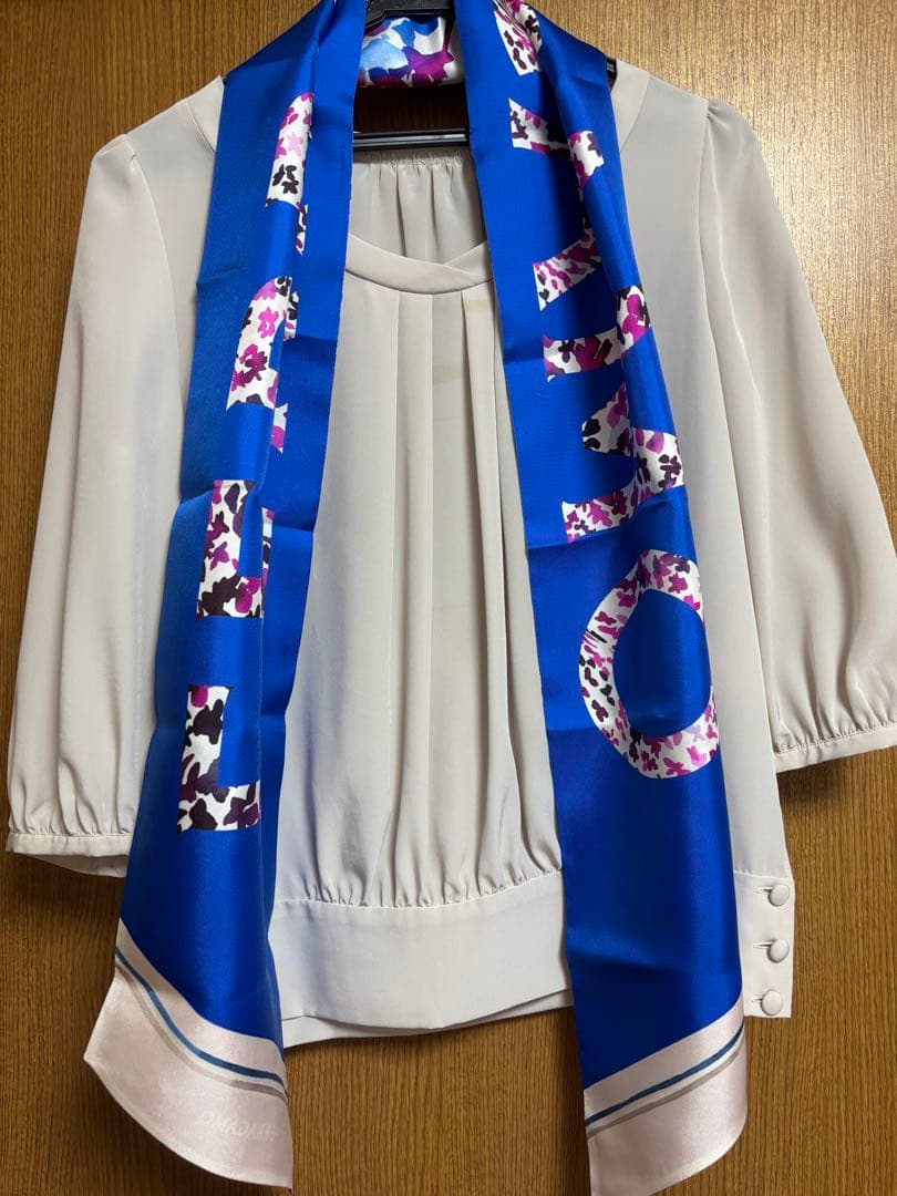 【新品未使用】FERRAGAMOフェラガモ 花柄 シルクスカーフ