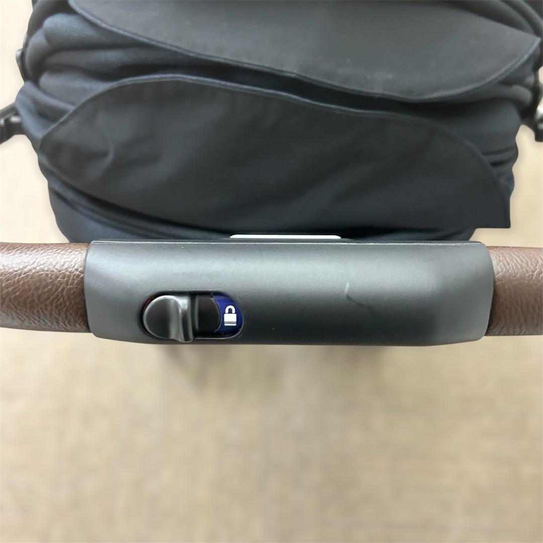 【美品】Apricaアップリカ ラクーナクッションフリープラス AB ブラック