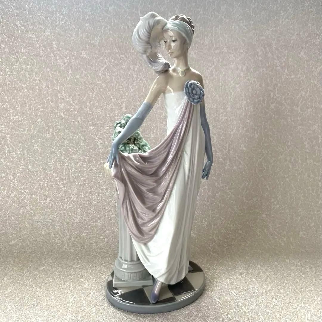 LLADRO リヤドロ 『 チャールストーンの貴婦人 』 高さ 34㎝
