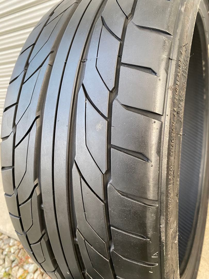 22年　225/35R20 ニットー　1本