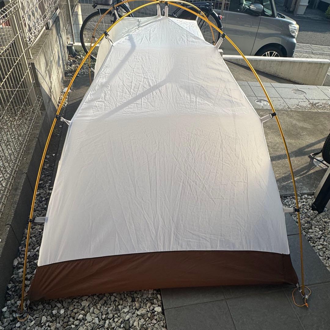 人気モンベル　クロノスドーム2 山岳テント　オレンジ　軽量コンパクト