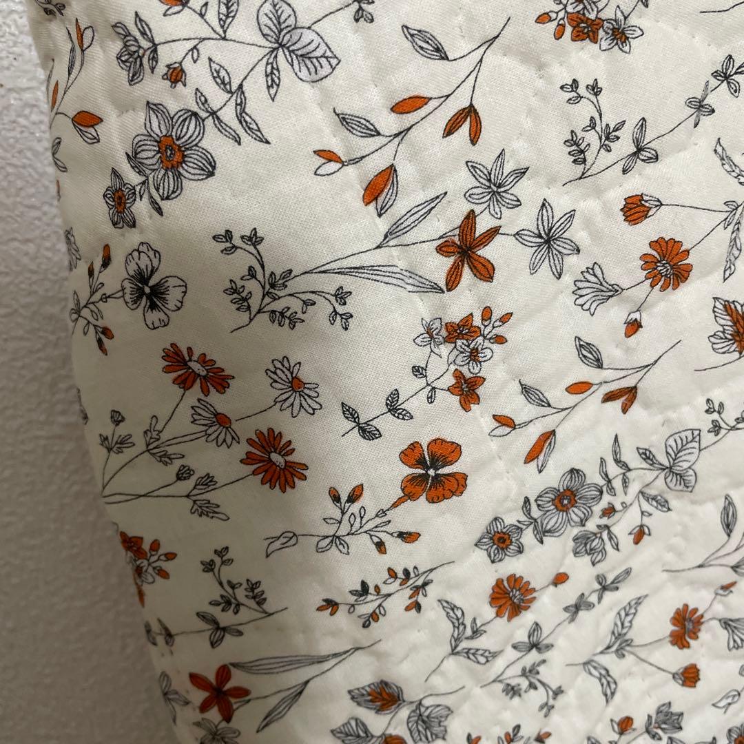 ハンドメイドパッチワークキルトの四季の草花のタペストリー