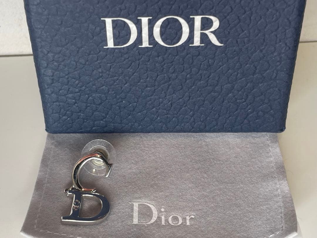 【極美品】Christian DIOR Dロゴスタッドピアス　シルバー　両耳