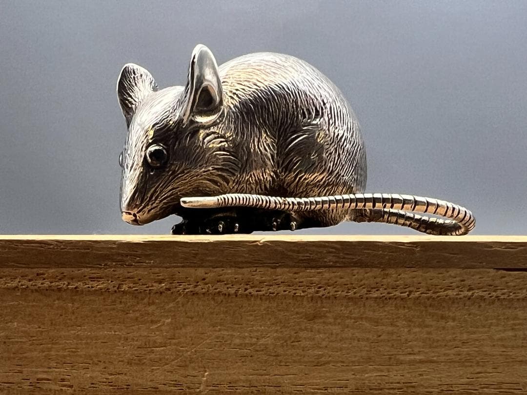 【海】明治金工　銀製　可愛い鼠　ネズミ　重量約97.5g　専用箱付