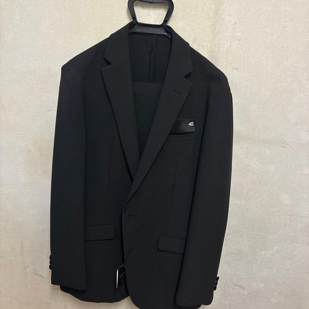 4Sのスーツ
