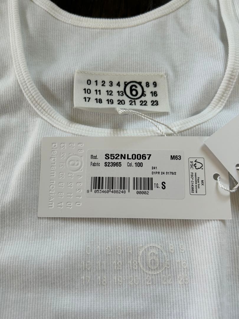 新品タグ付　MM6 メゾンマルジェラ ノースリーブトップス　ロゴ　タンクトップ