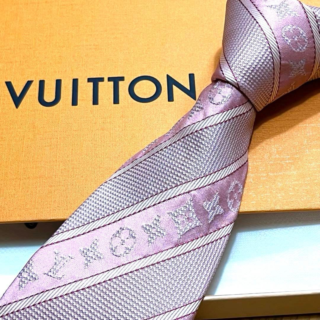 美品　ルイヴィトン　ネクタイ　モノグラム　ピンク　ロゴ　ジャガード　ストライプ