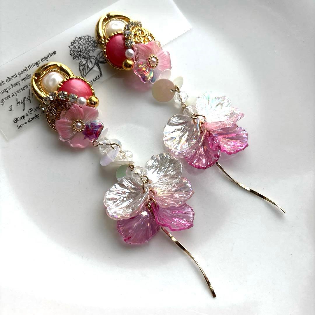 ピンクフラワーレジン×スパンコール♡花びら ピアス イヤリング