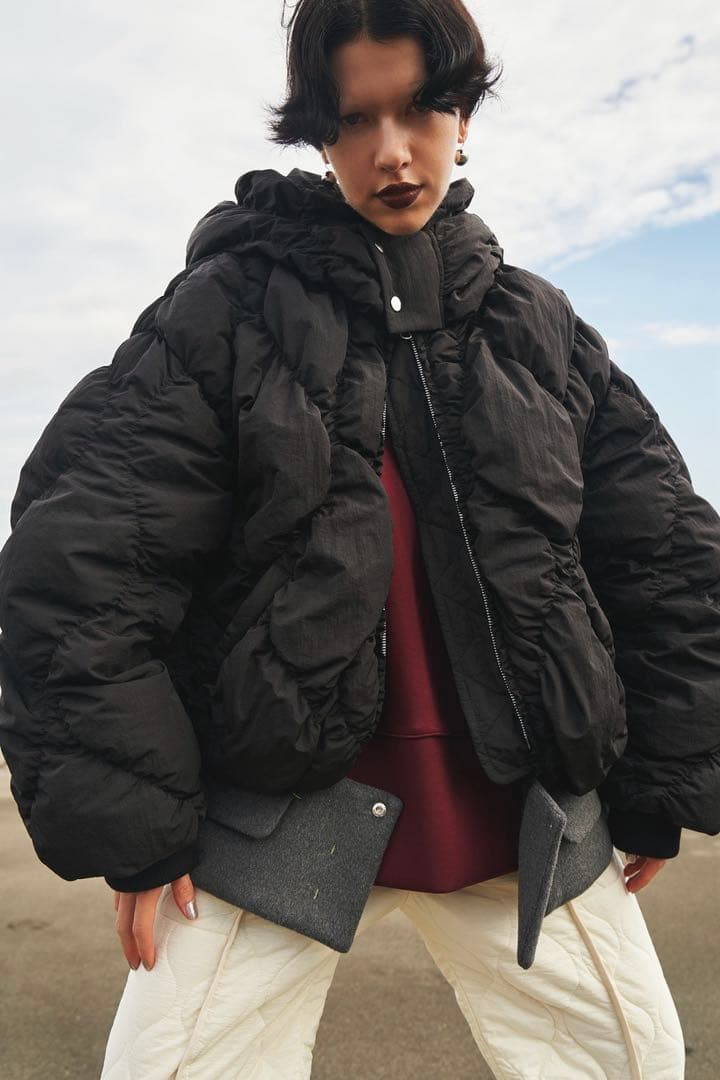 ジャケット・アウター OMMO SHIRRING LAYERED DOWN CT