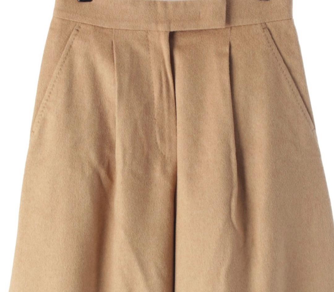 ベージュ プリーツ入りキュロット