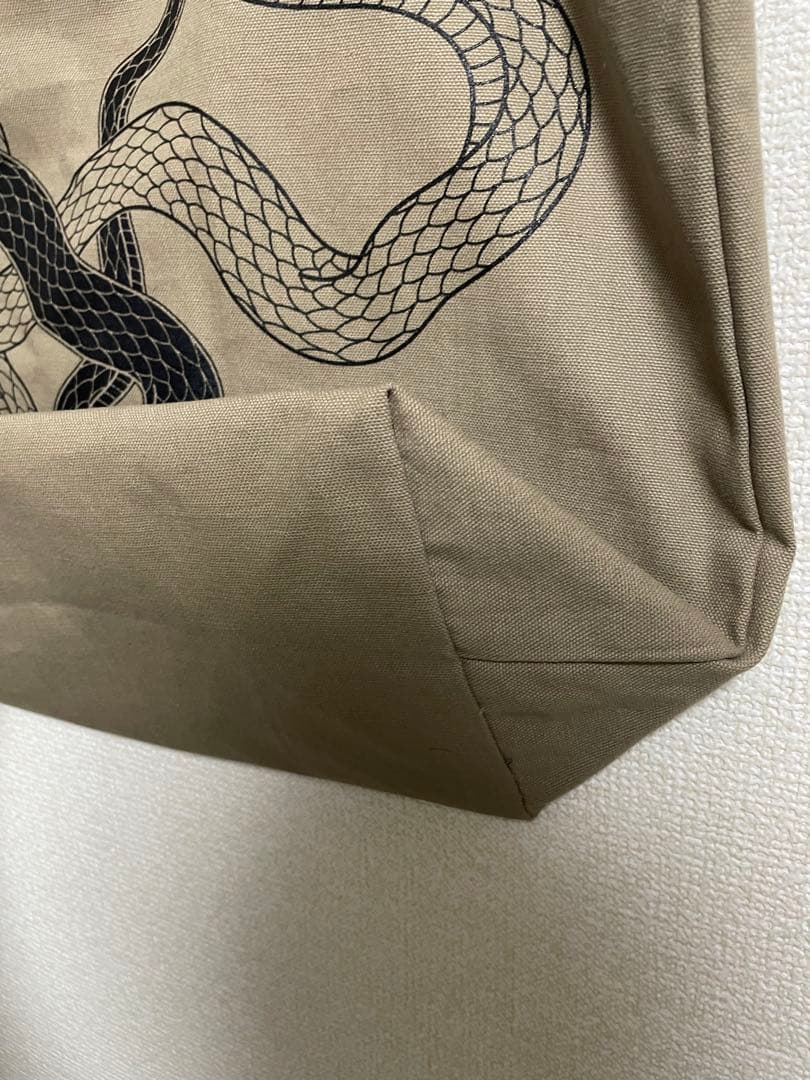 美品 knosis 蛇デザイントートバッグ