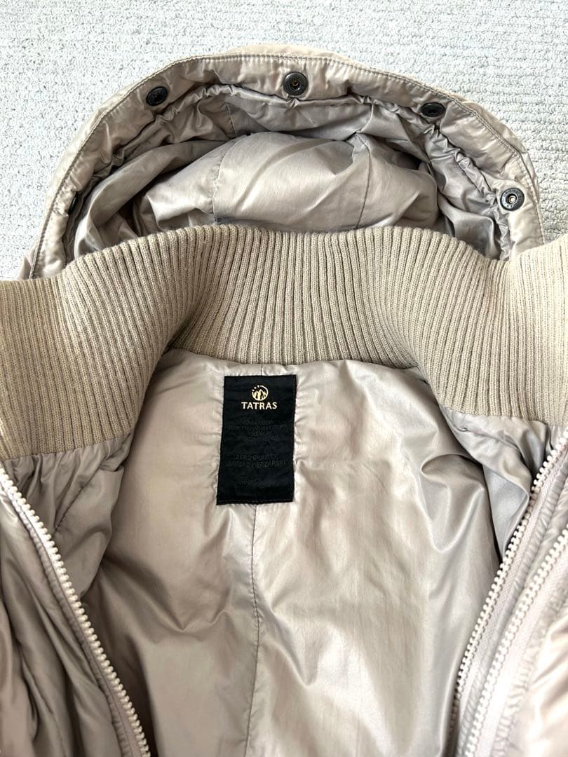 タトラス　ダウンジャケット　グレージュ　レディースXS〜Sサイズ　【難あり】