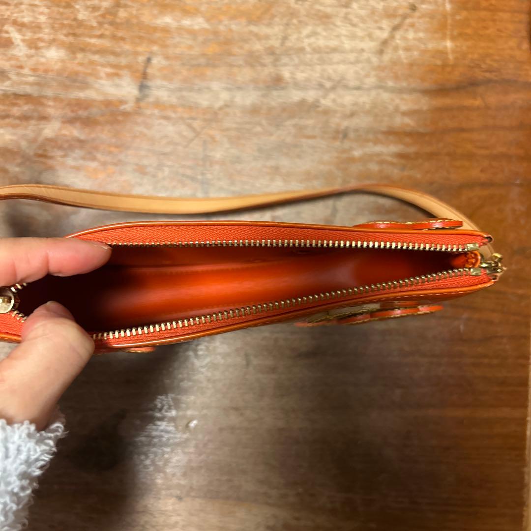 ルイヴィト　オレンジ 花柄 エンボス ポーチ